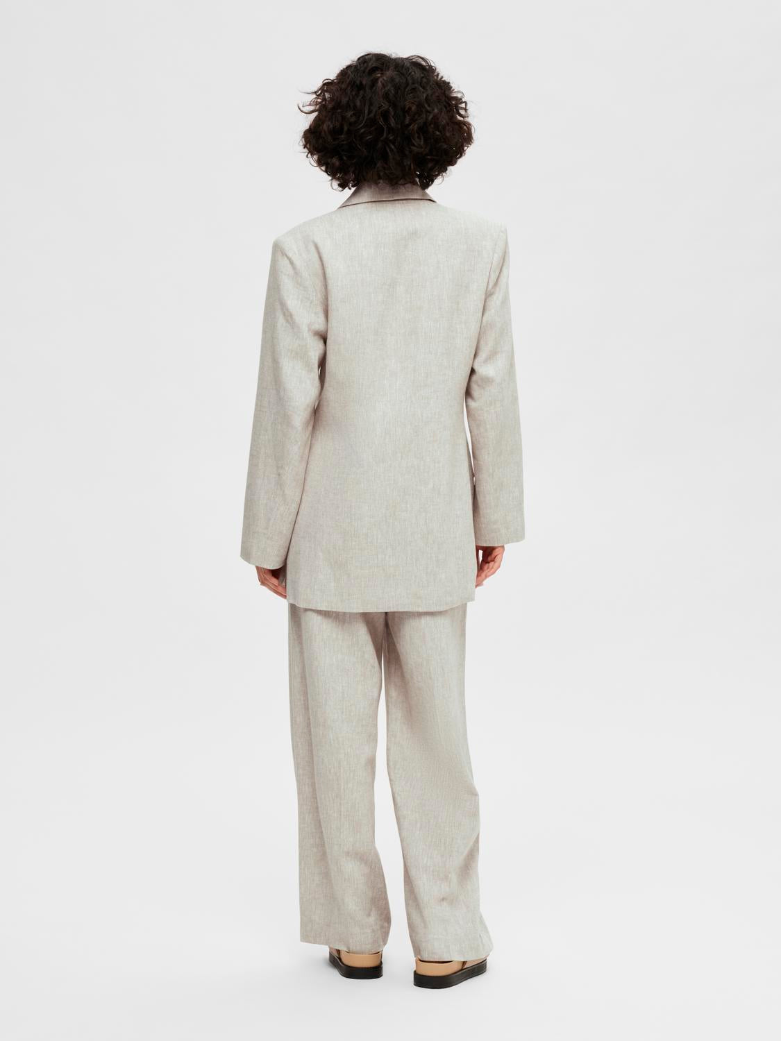 model_shot-back